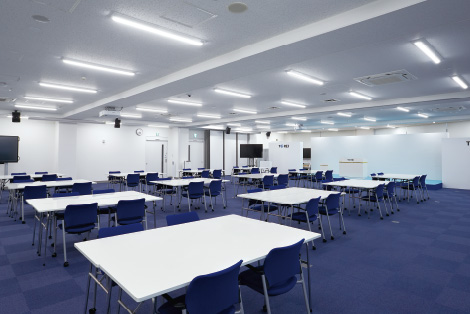 一体型LEDベースライト「iDシリーズ」が採用された4階 研修室（4）