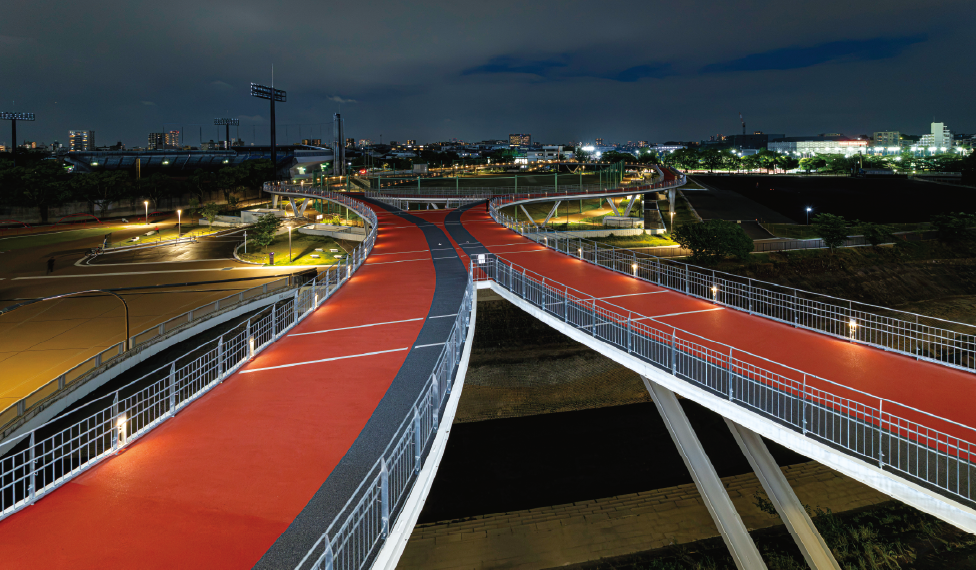 パロマ瑞穂スタジアムと公園をつなぐ8の字回遊路の「MIZUHO-LOOP」では、周囲への光漏れを抑えた特注照明を採用