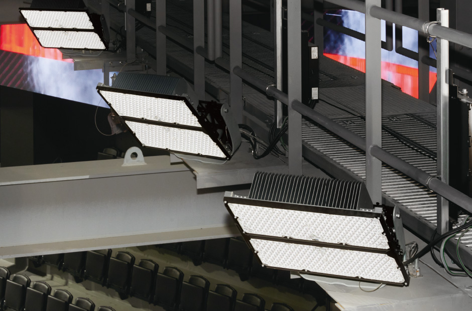 FIBA※2認証を取得した業界唯一の照明器具である「グラウンドビームER」を競技用に112台設置