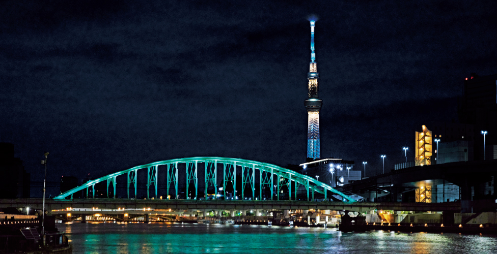 【毎正時】四神の青龍（東）を表す水色のライトアップ