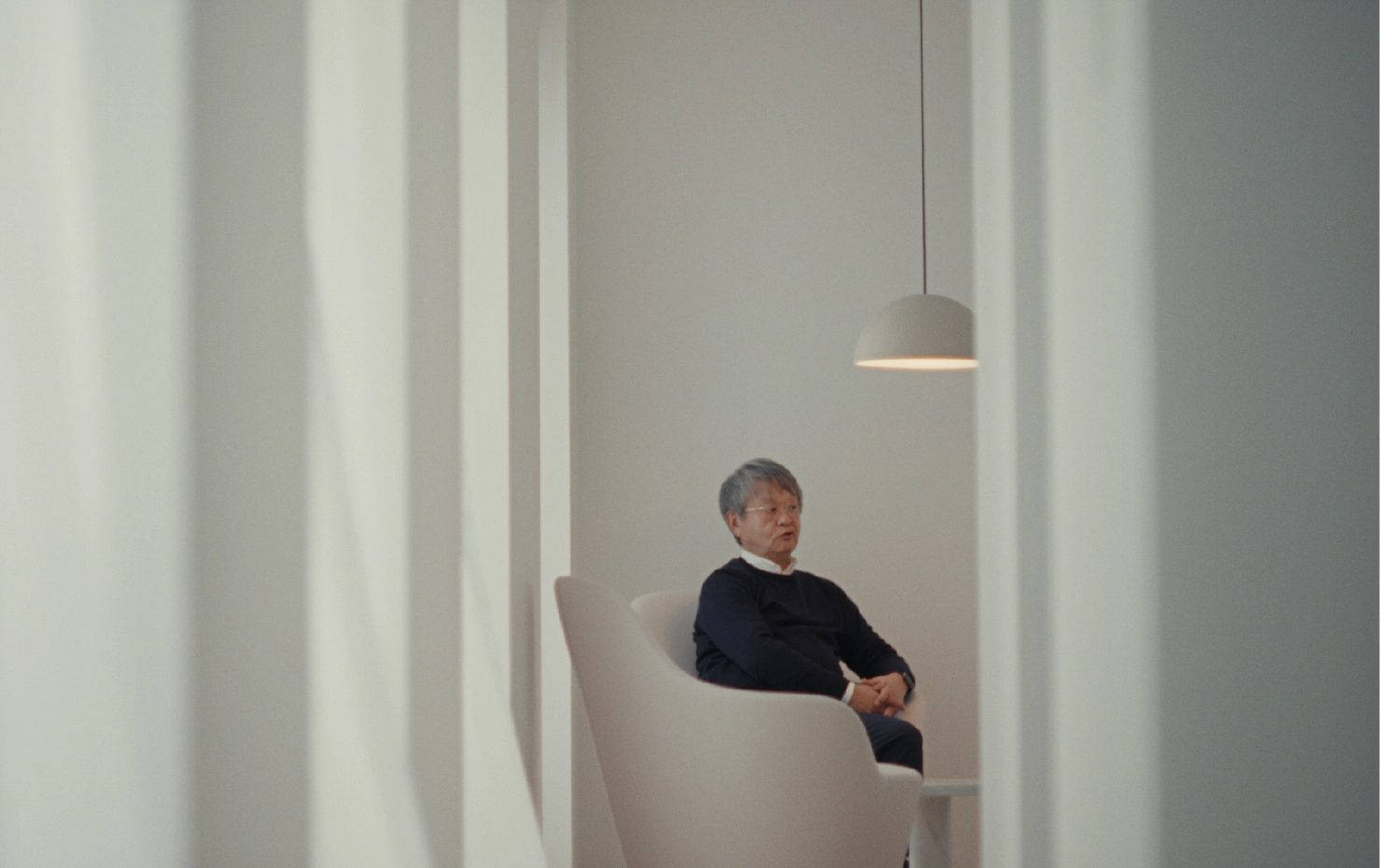 MODIFYのコンセプトを説明する深澤直人さん