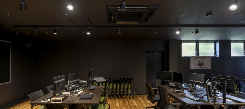 ブラック基調のシックなオフィスが社員の誇りに