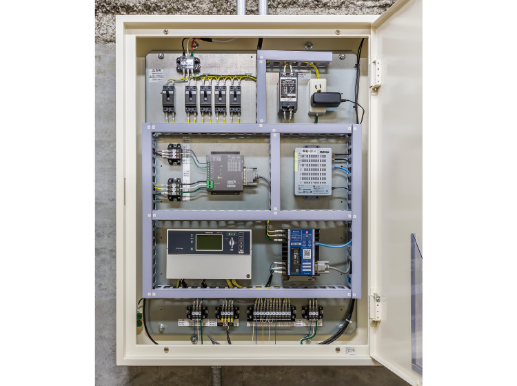 エマネージ専⽤盤にて監理