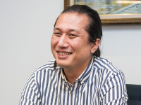 開発本部 部長 櫻井 宏様