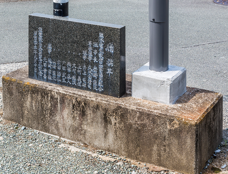 QQポール（右）