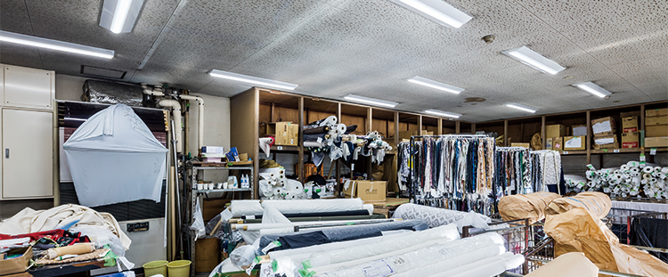 見本室には部屋全体が均一に明るくなる富士型をご採用