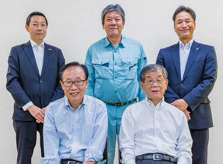 下段：右から山光化染 細井様、藤森様 上段中央：伏見電化センター 杉本様 上段左：当社京都電材営業所 堀口