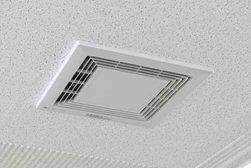 天井に設置された全熱交換器の写真