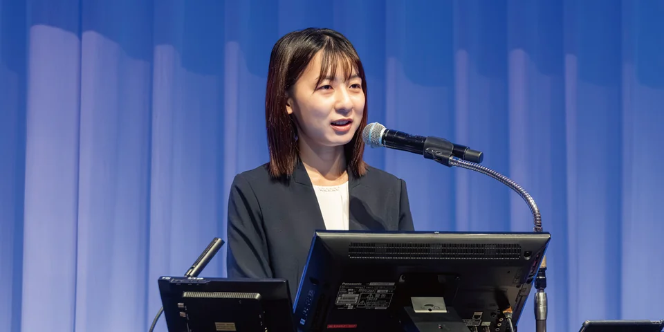 受賞事例を発表する株式会社九南 空調管事業本部 省エネ事業推進部 山口 里佳子様