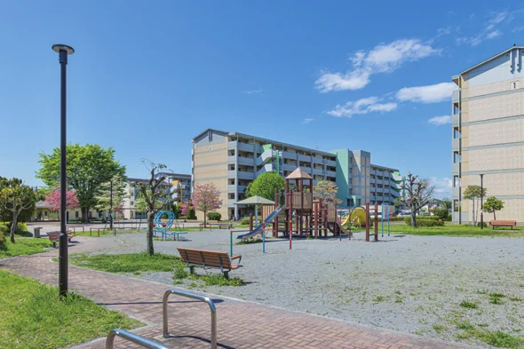 カエルミナ街路灯を採用した公園の写真