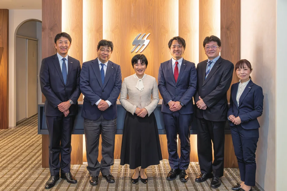 花田工務店の皆様とパナソニック担当者の集合写真
