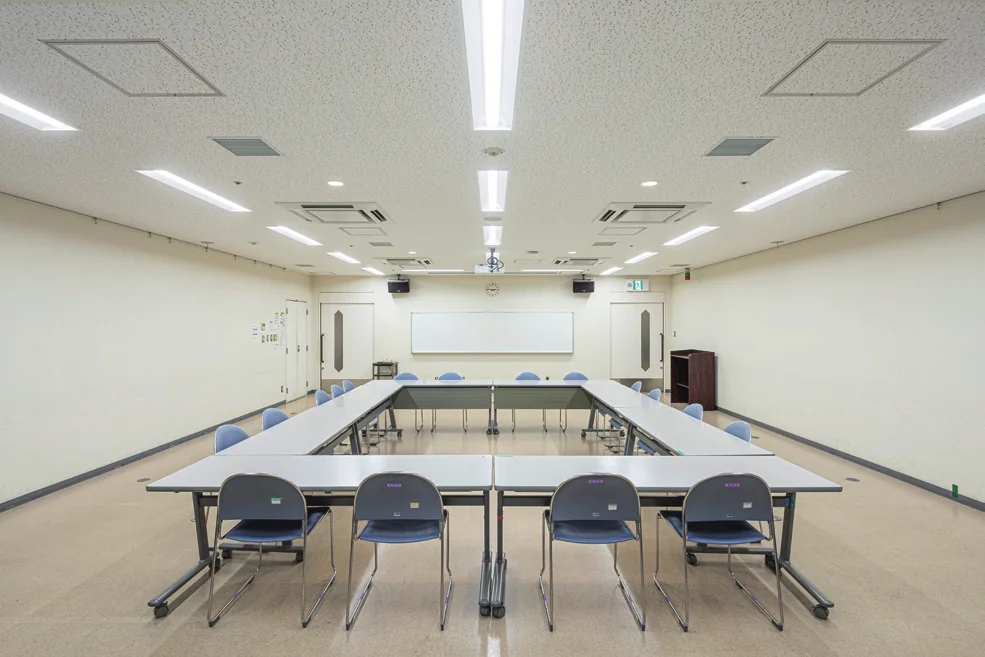 会議室の照明を100％点灯した状態の写真