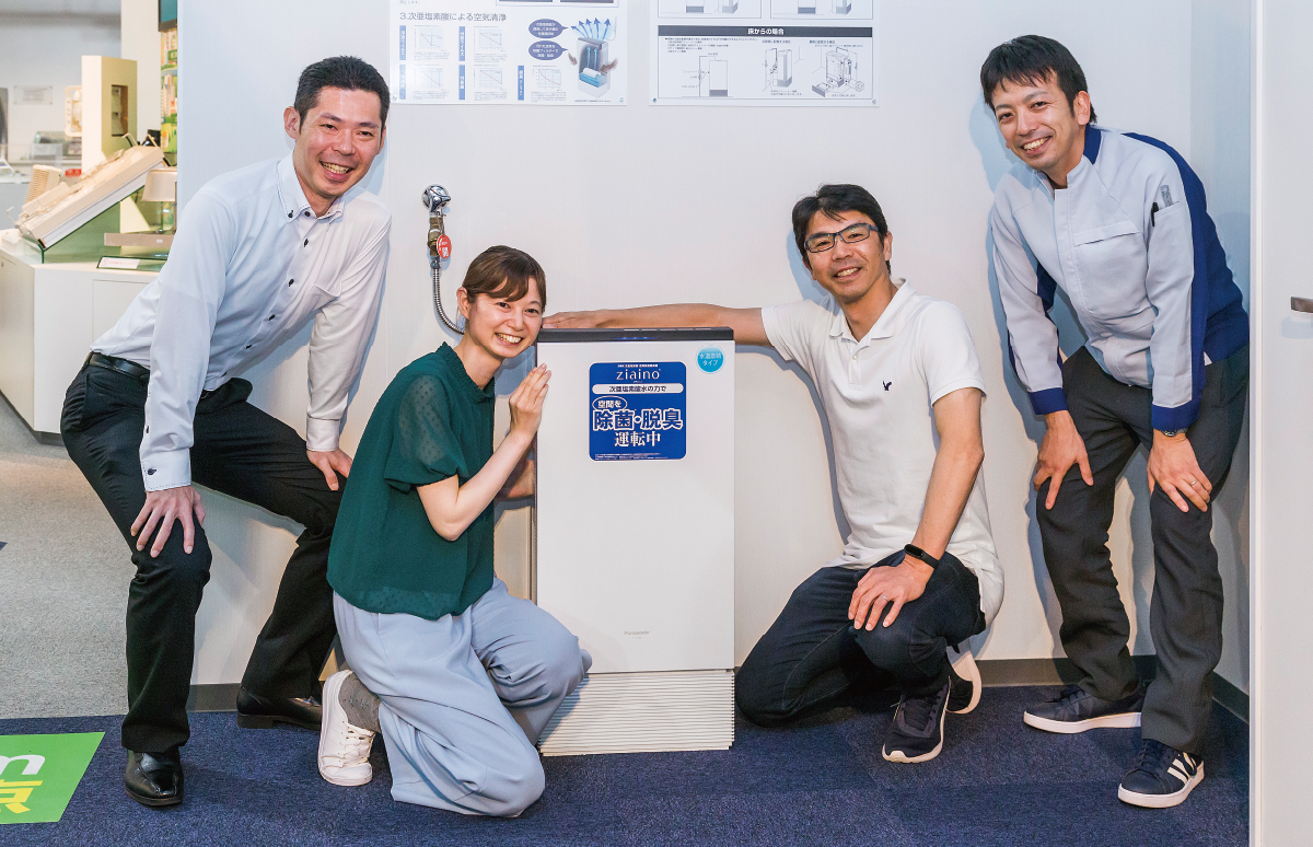 ジアイーノと担当者の写真