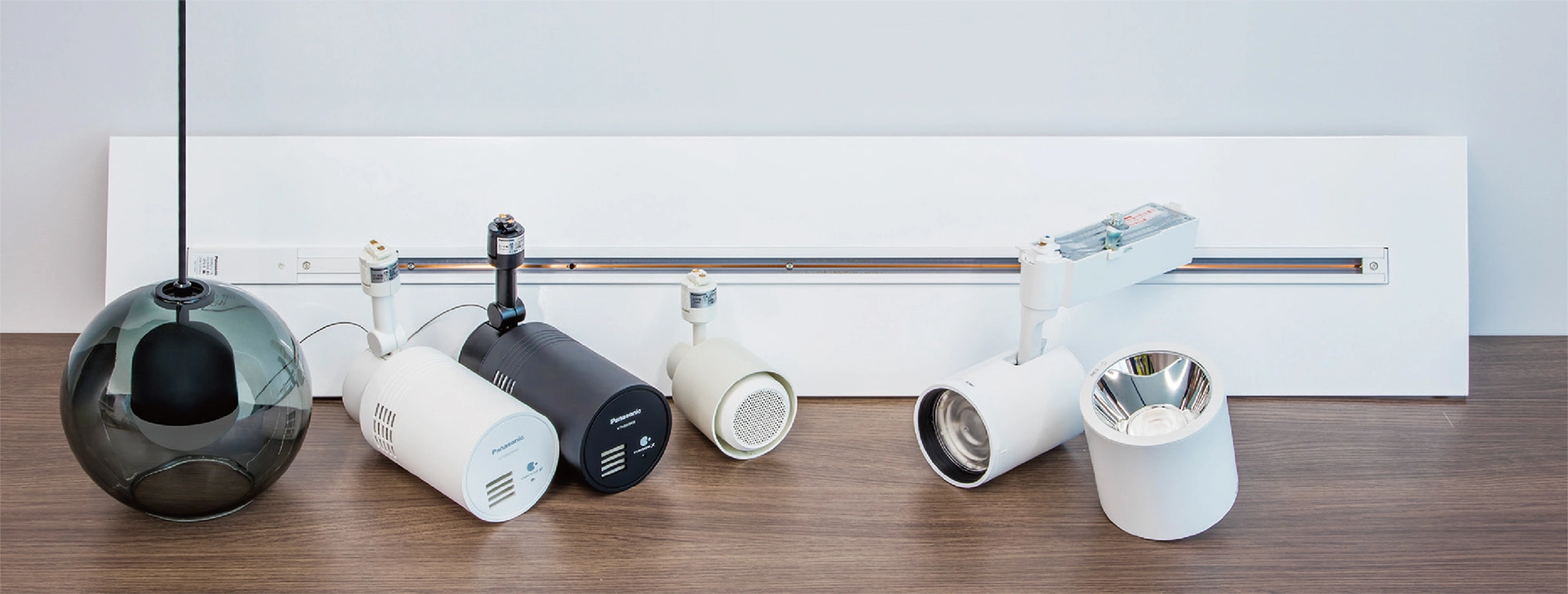 イージーアップ配線ダクトフラットタイプ、ペンダント、スポットライト型ナノイー発生機、ワイヤレス素ポーカー、TOLSOスポットライト、小型シーリングライト配線ダクト用の写真