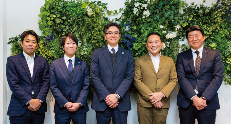 東京建物株式会社幸地様（右から2番目）、飯高様（真ん中）当社営業立川（右）、齋藤（左から2番目）、樋口（左）