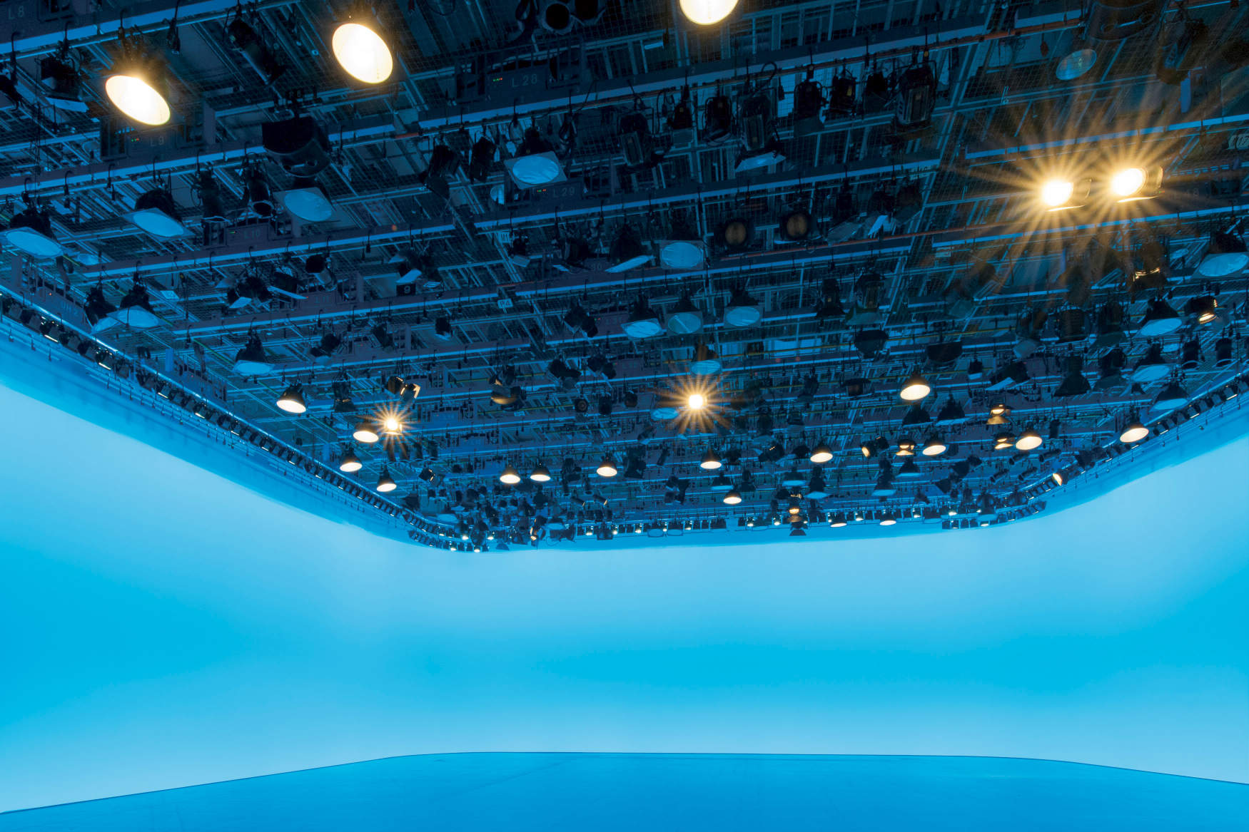 関西テレビ放送株式会社 レモンスタジオｌ１ ｌ２スタジオ照明操作卓更新工事 スタジオ 納入事例集 電気 建築設備 Panasonic