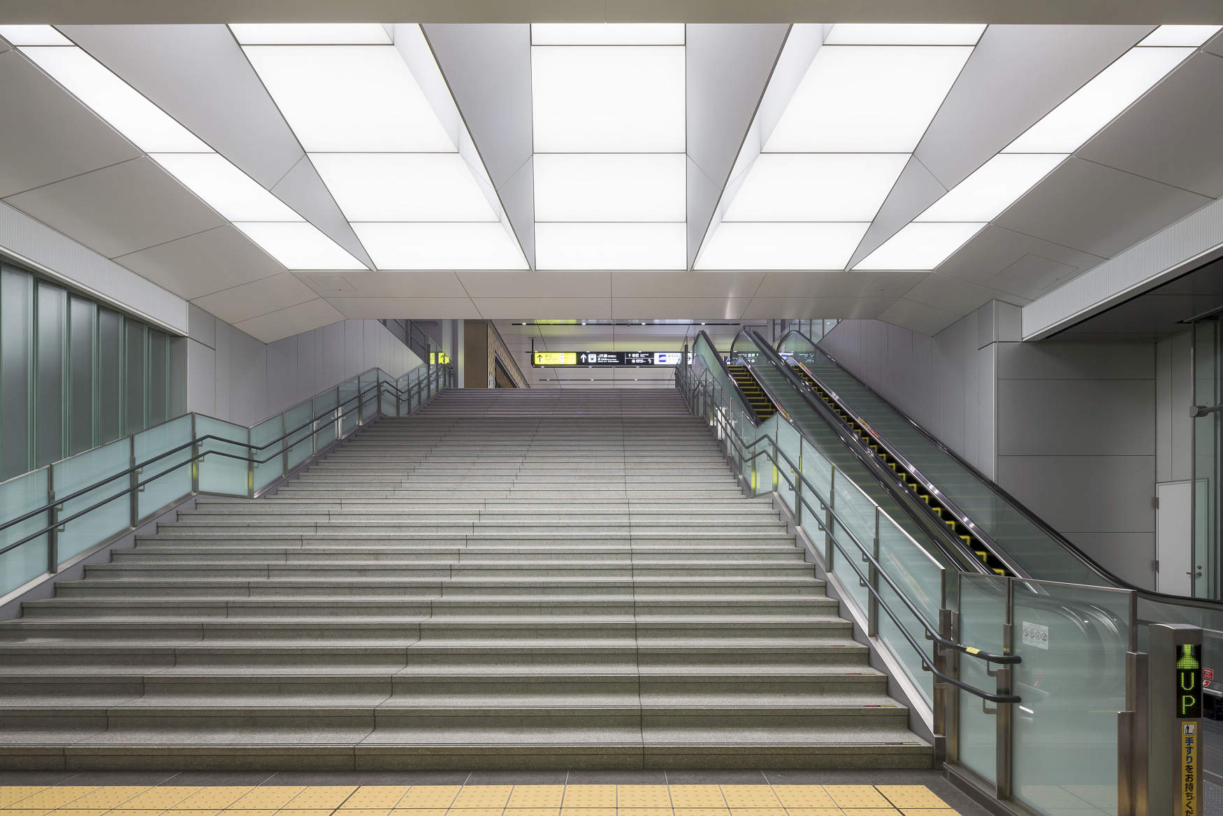 ｊｒ広島駅改良工事 階段 通路 エスカレータ 納入事例集 電気 建築設備 Panasonic