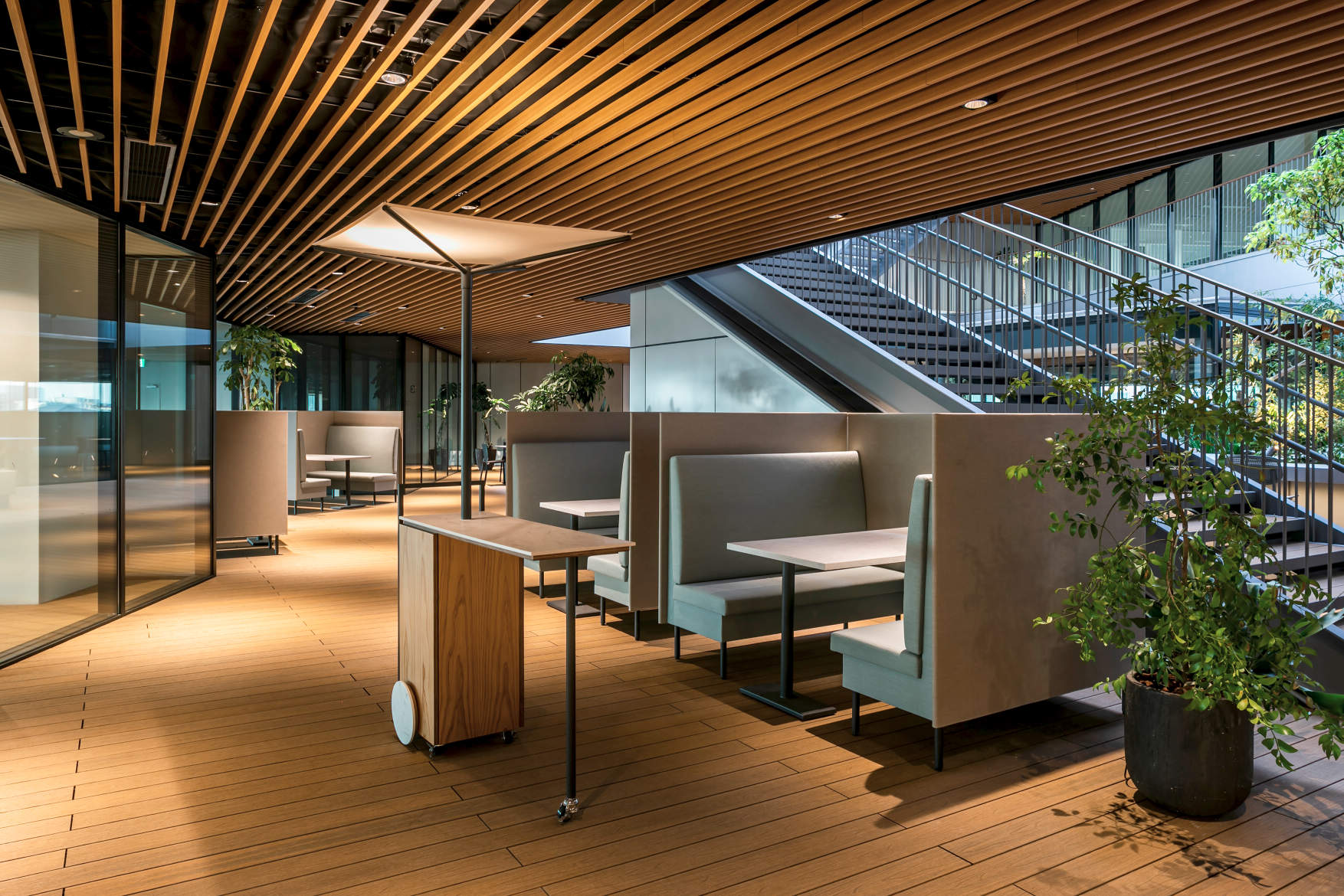 Panasonic XC KADOMA 屋根・屋上 | 納入事例集 | 電気・建築設備