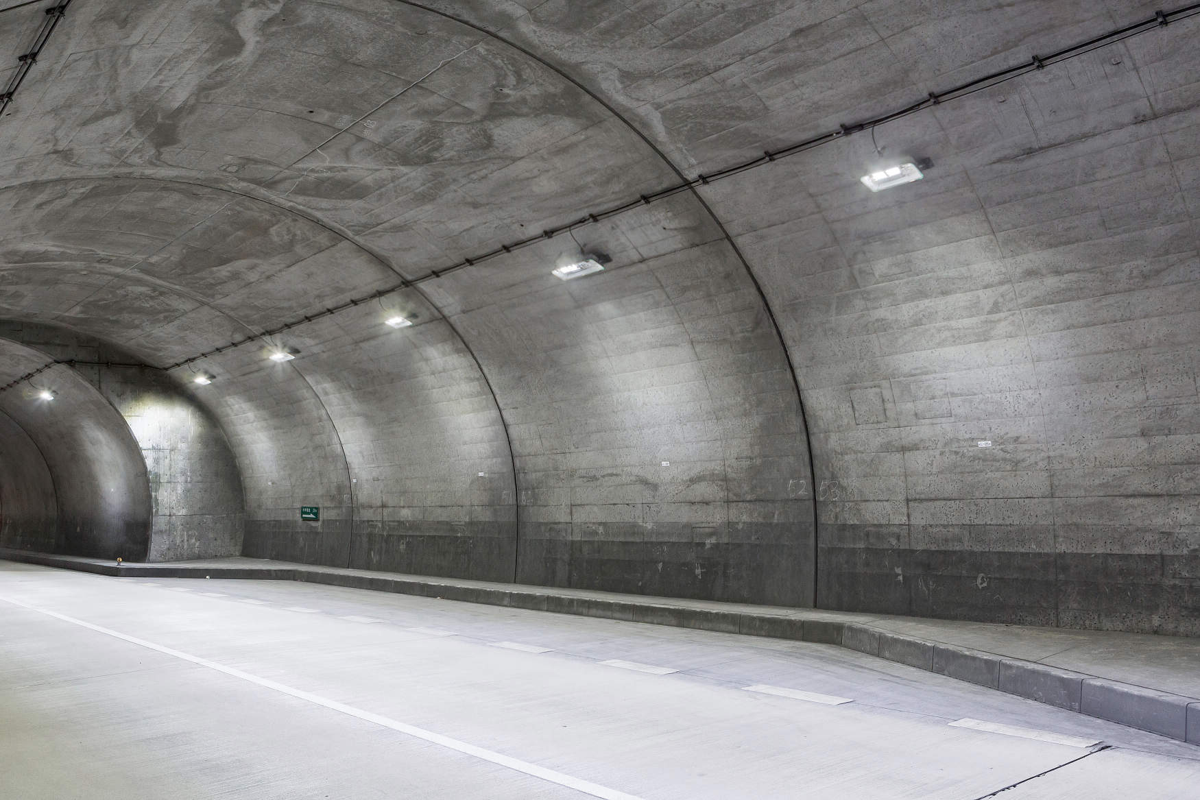 国道480号志賀高野山トンネル交付金道路保全工事 道路 トンネル 納入事例集 電気 建築設備 Panasonic