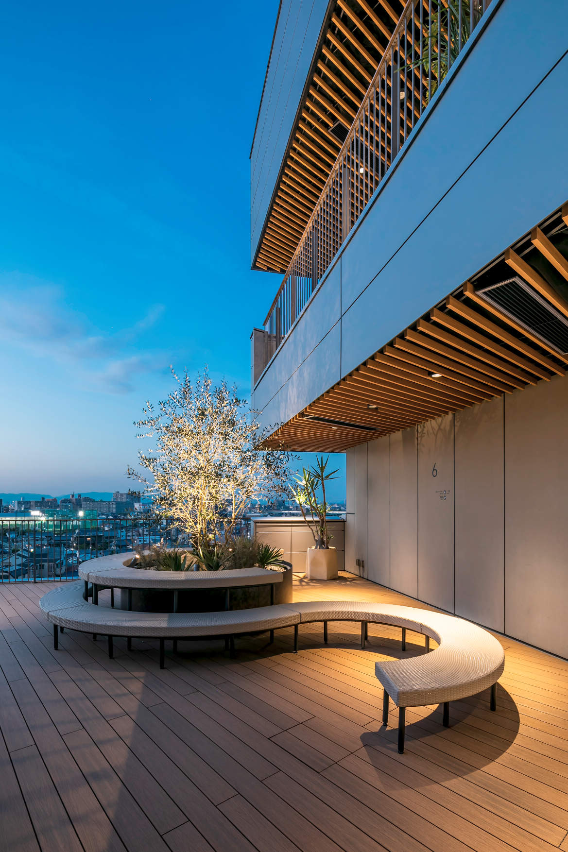 Panasonic XC KADOMA 屋根・屋上 | 納入事例集 | 電気・建築設備