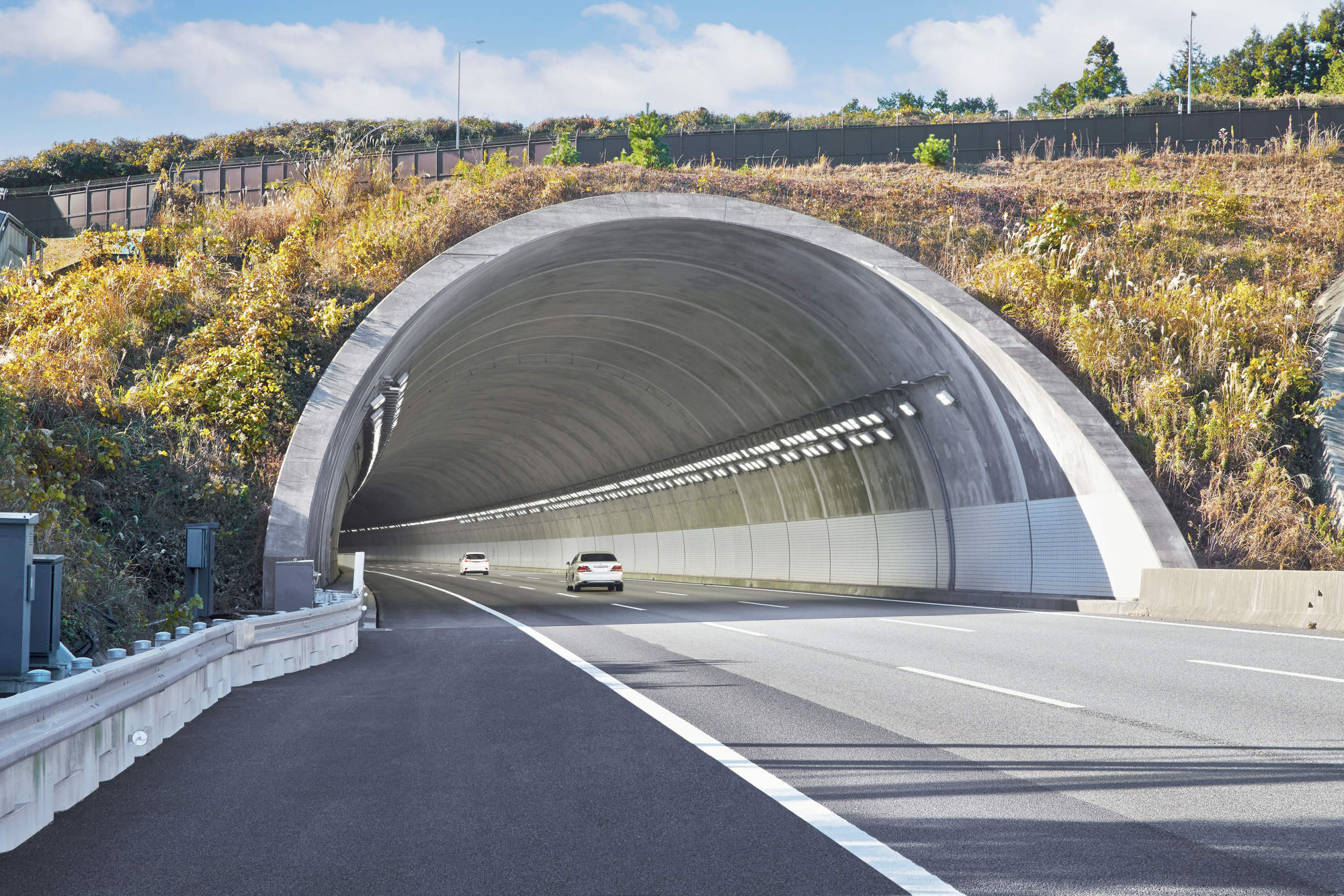 四国 ストア 高速道路 トンネル 照明なし