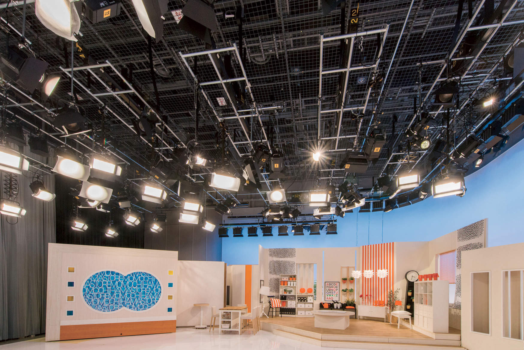 株式会社テレビ西日本制作スタジオ照明設備更新工事 スタジオ 納入事例集 電気 建築設備 Panasonic