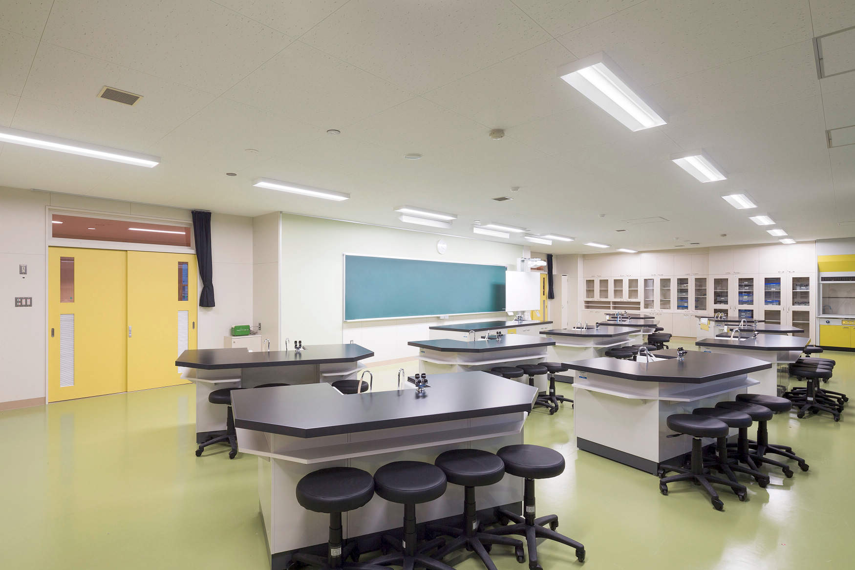 市立札幌開成中等教育学校 教室 納入事例集 電気 建築設備 Panasonic