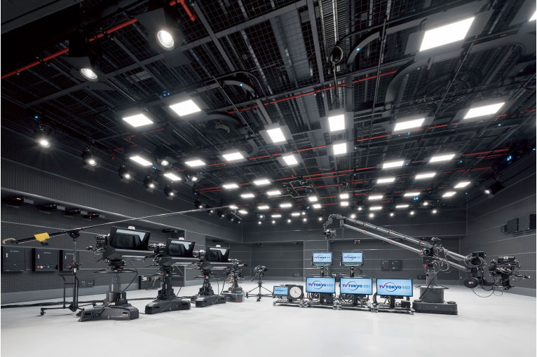 画像を見る 詳細を見る テレビ東京 ｂｓジャパン新本社スタジオ スタジオ 物件詳細 部位詳細 スタジオ テレビ東京 ｂｓジャパン新本社スタジオ 第３スタジオ全景 １２０坪 全てｌｅｄ光源を採用し 調色 調光が可能な新規開発機器を導入