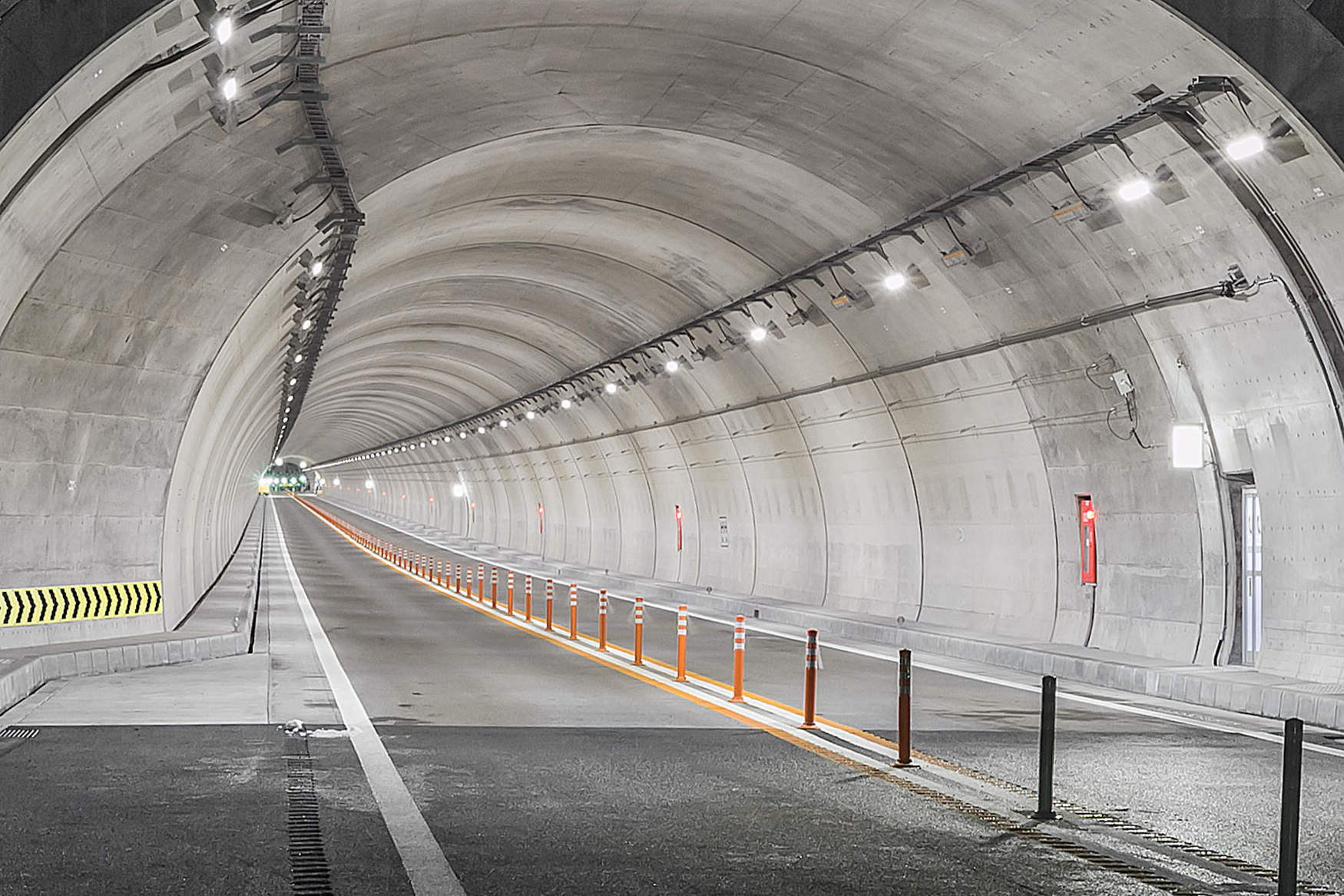 後志自動車道 余市ic 小樽jct間トンネル照明設備工事 納入事例集 電気 建築設備 Panasonic